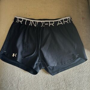 Black size small under armor shorts